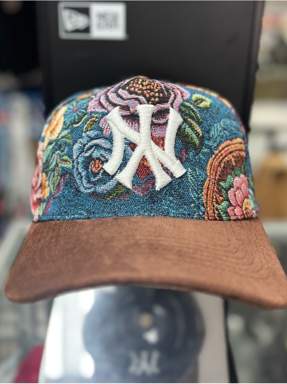New York Yankees Jacquard made fabric  floral SnapBack Hat Brown Suede Visor